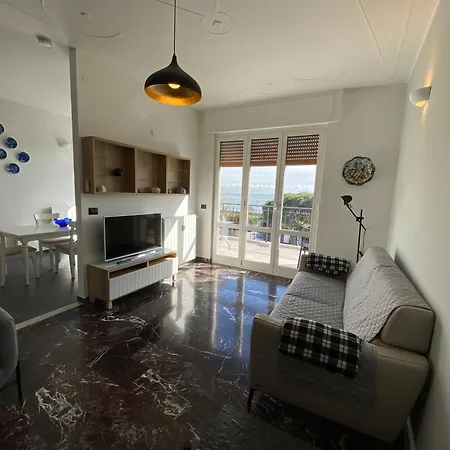 Spazioso Attico Fronte Mare ألبينغا