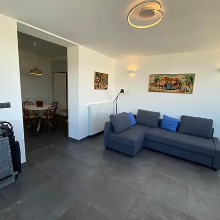 Spazioso Attico Fronte Mare ألبينغا