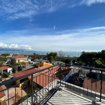 Spazioso Attico Fronte Mare شقة ألبينغا