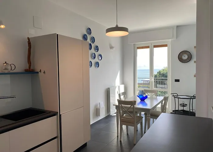 Appartamento Spazioso Attico Fronte Mare Albenga