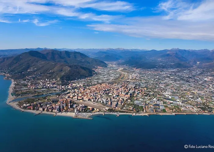 Appartamento Spazioso Attico Fronte Mare