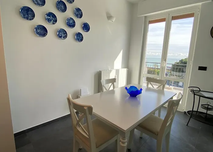 Appartamento Spazioso Attico Fronte Mare Albenga