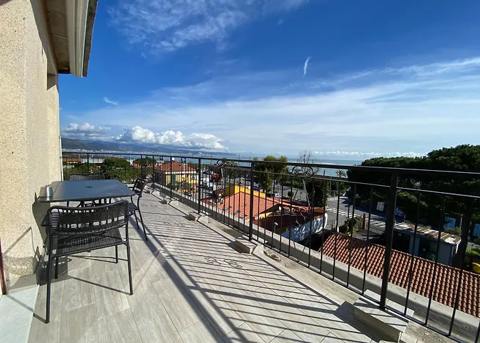 Spazioso Attico Fronte Mare *