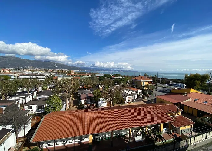 Appartamento Spazioso Attico Fronte Mare Albenga