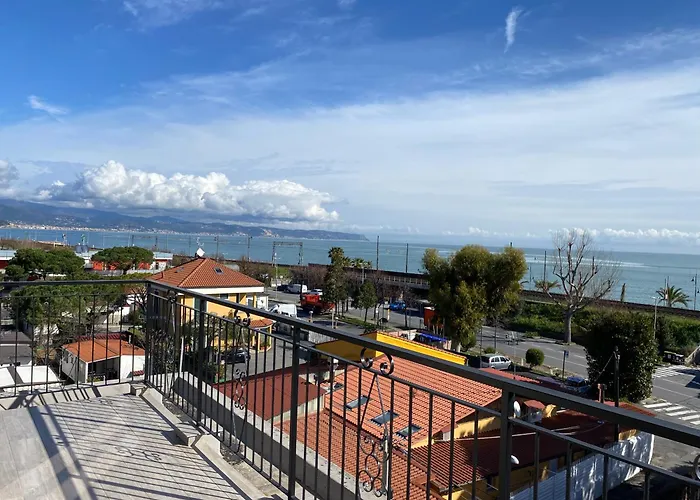 Spazioso Attico Fronte Mare Appartamento