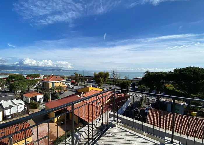 Spazioso Attico Fronte Mare Appartamento Albenga