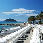 Spazioso Attico Fronte Mare *
