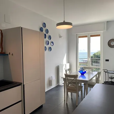 Apartament Spazioso Attico Fronte Mare Albenga