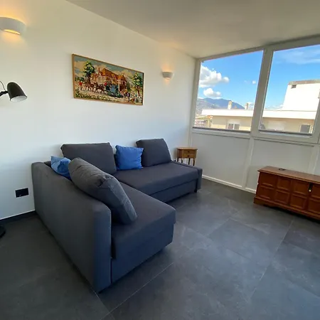 Spazioso Attico Fronte Mare Appartement