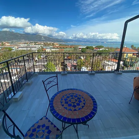 Spazioso Attico Fronte Mare Appartement *