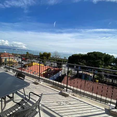 Spazioso Attico Fronte Mare Apartament Albenga