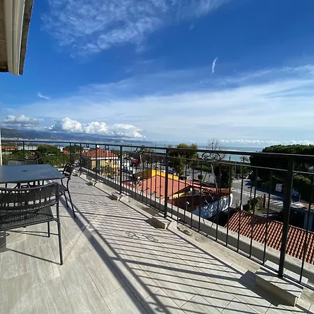 Spazioso Attico Fronte Mare *