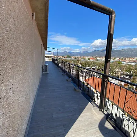 Spazioso Attico Fronte Mare Appartement Albenga