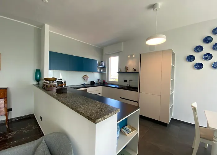 Spazioso Attico Fronte Mare * ألبينغا