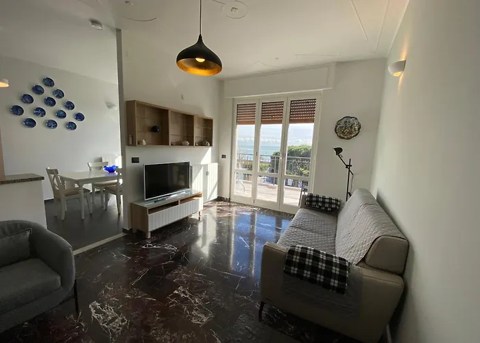 Spazioso Attico Fronte Mare ألبينغا