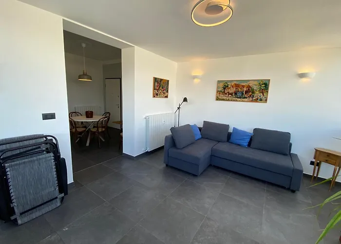Spazioso Attico Fronte Mare ألبينغا